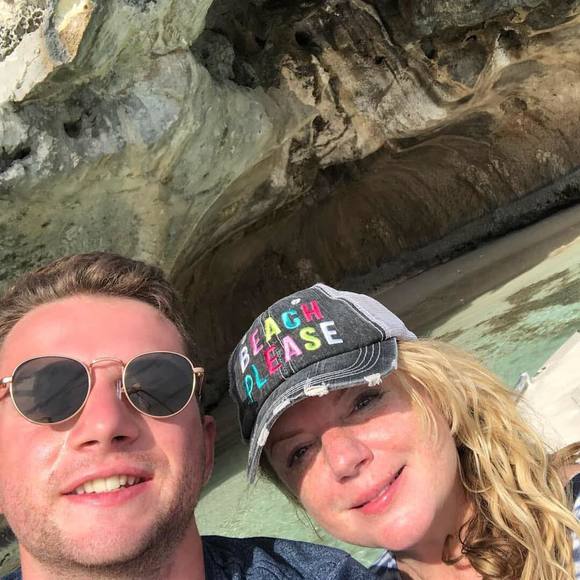 Meet your Posher, Beth - Picture 1 of 1